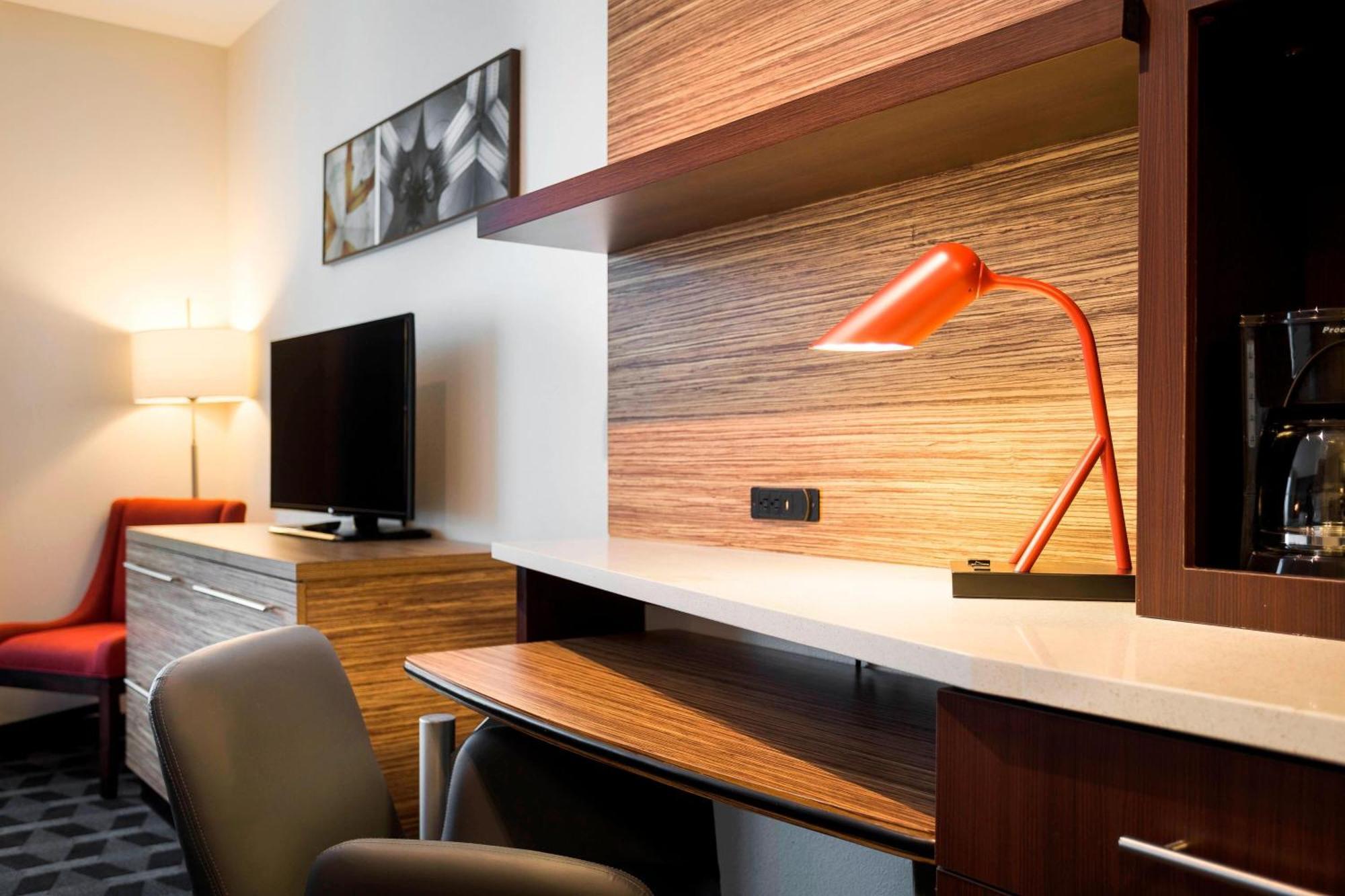 Towneplace Suites By Marriott San Mateo Фостър Сити Екстериор снимка