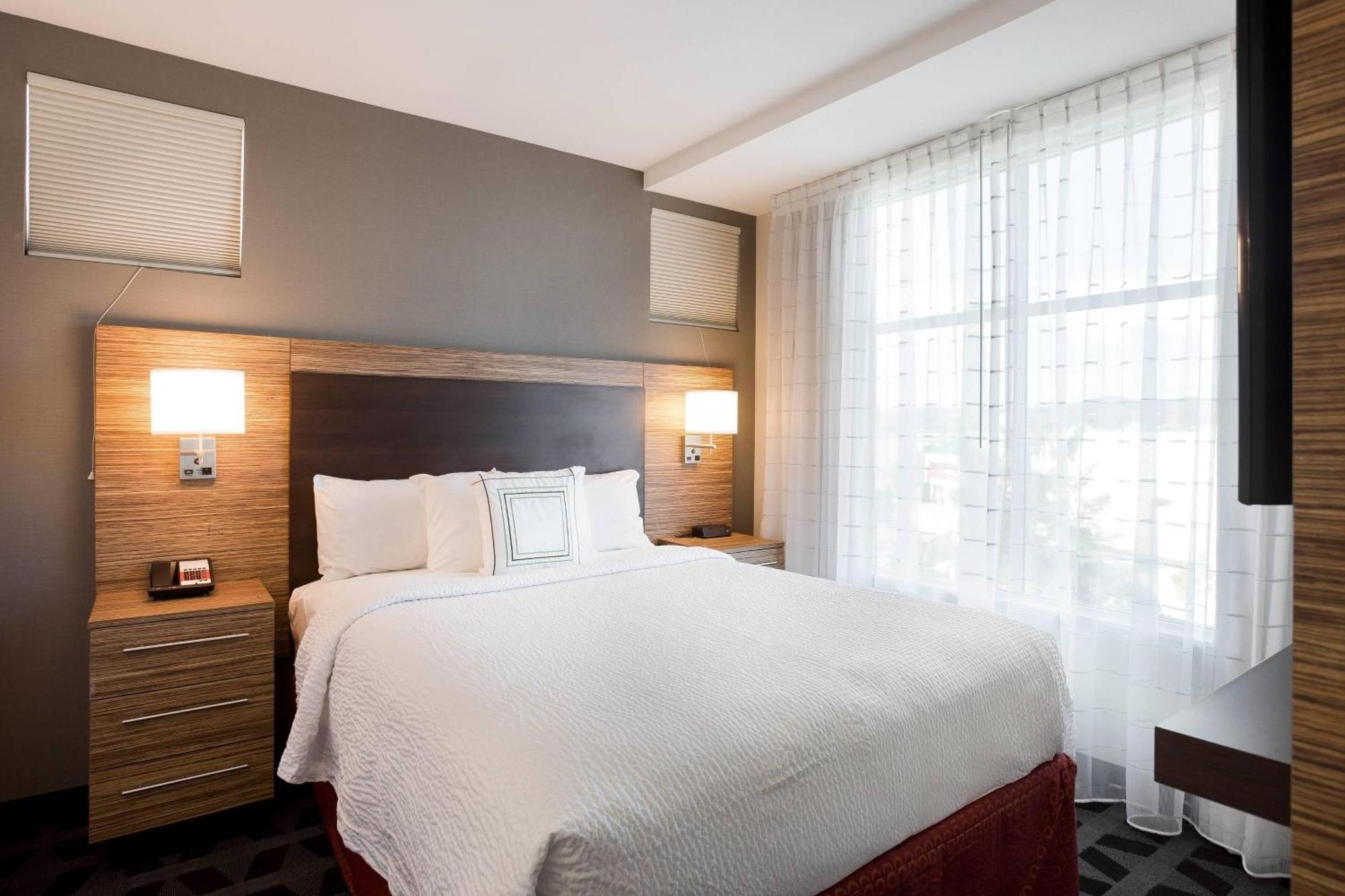 Towneplace Suites By Marriott San Mateo Фостър Сити Екстериор снимка